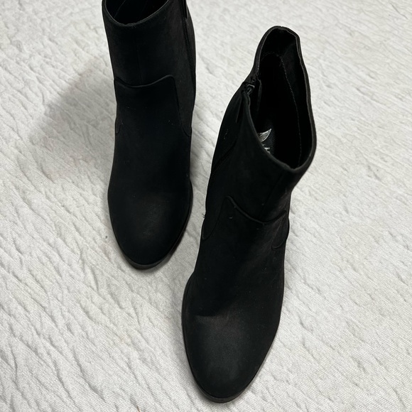 Black ankle bootie - Picture 2 of 4